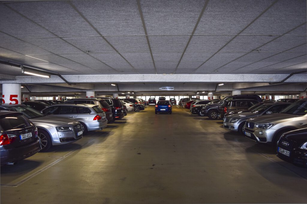 Parken Flughafen Stuttgart - Abgeschlossene Tiefgarage